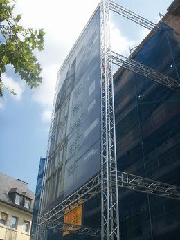 Upscale constructions for facade advertising